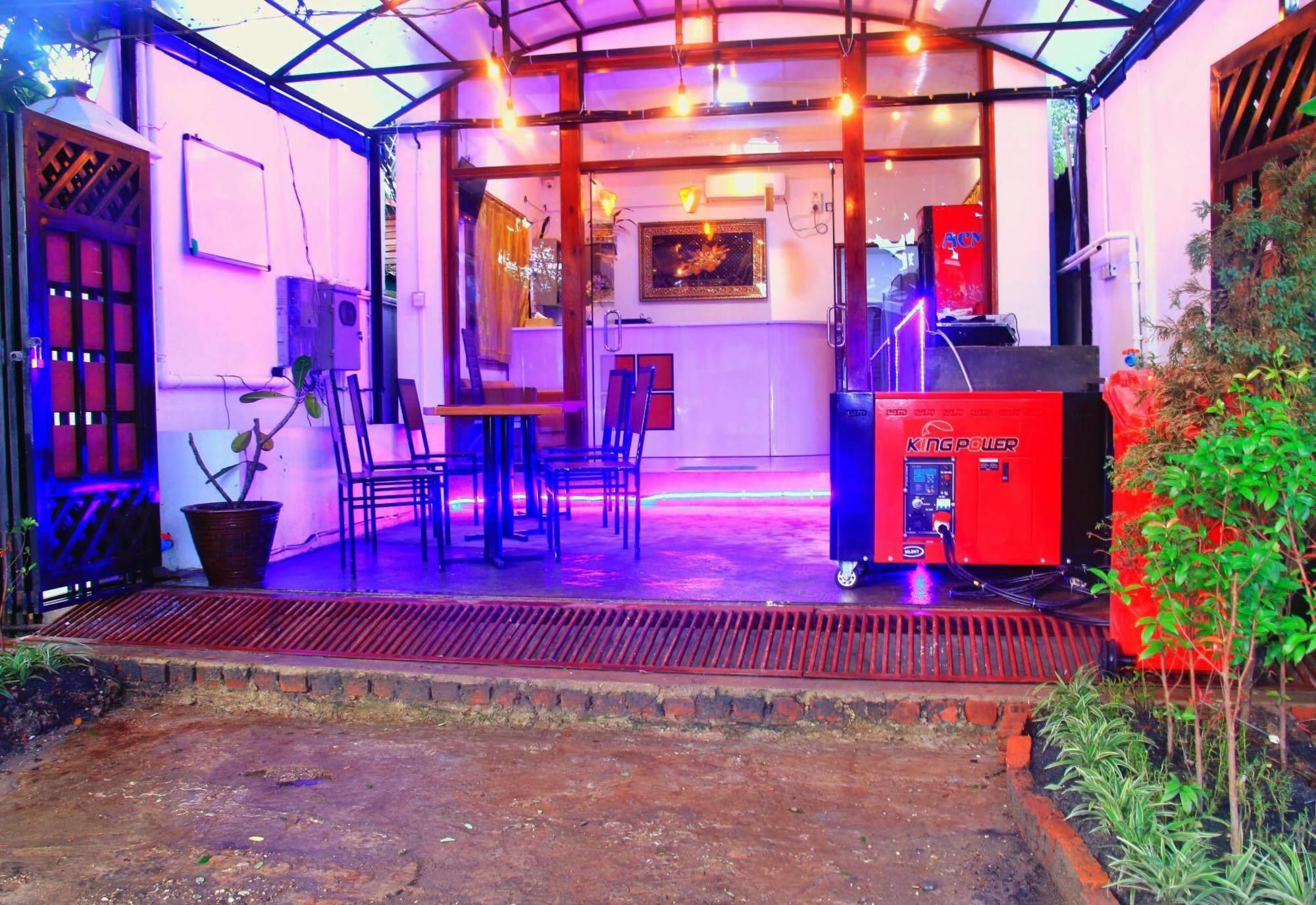 The Lodge Yangon Poshtel Luaran gambar